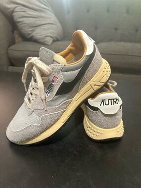 Autry reelwind low sneaker Women’s size 9